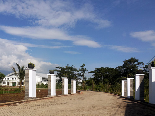 Main entrance with 8 pillars to symbolize the 8 shareholders